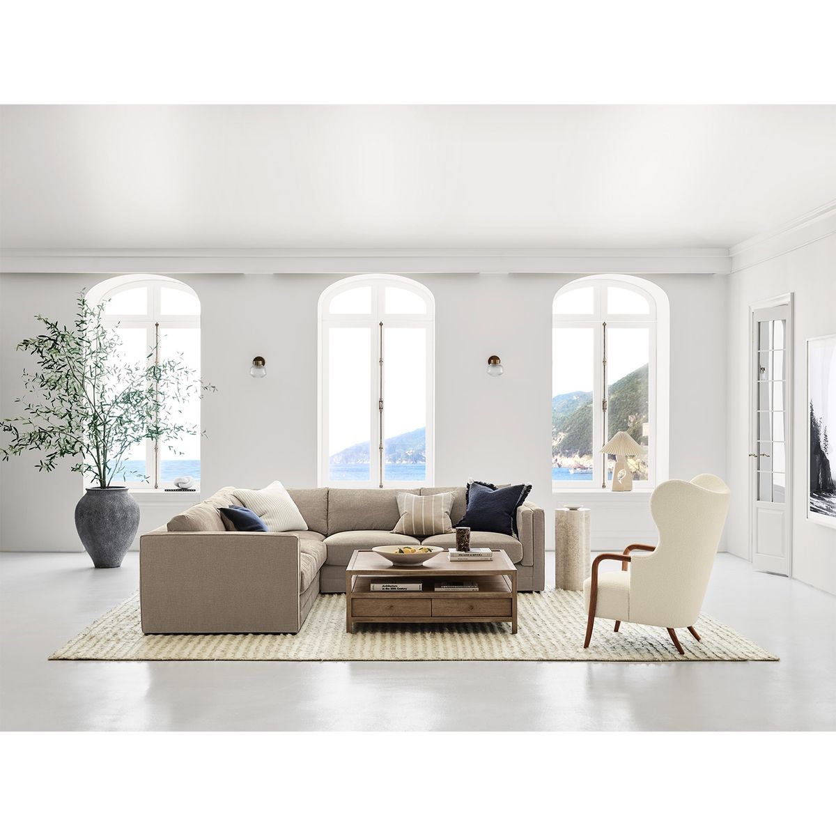 CRATE & BARREL - Mesa Lateral Fleur Resina Crate & Barrel