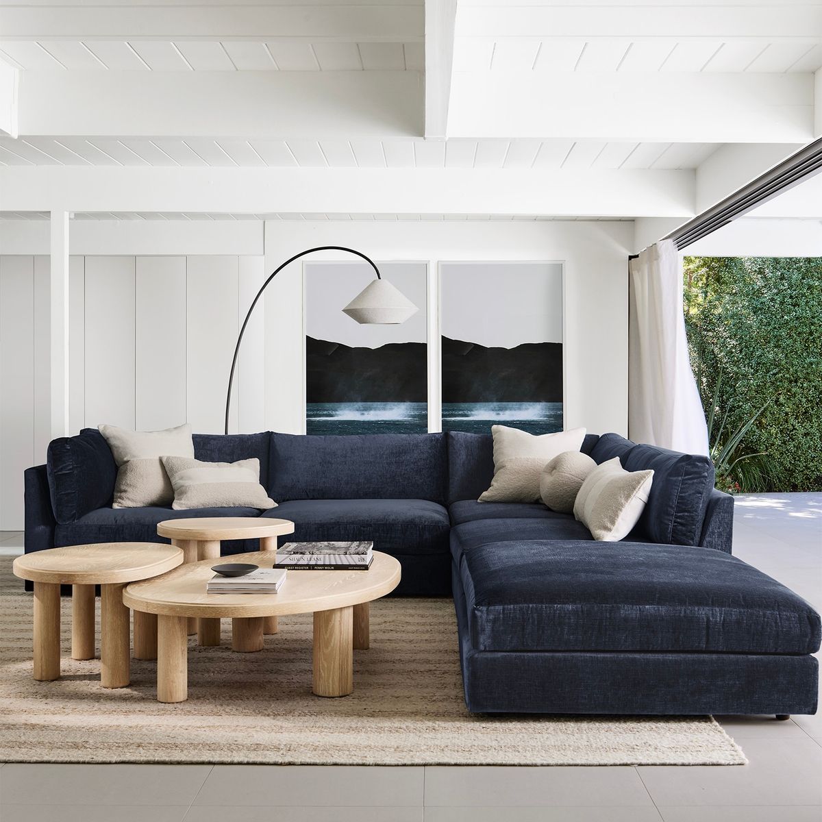 CRATE & BARREL - Mesa Centro Asimétrica Roble La Sal Crate & Barrel