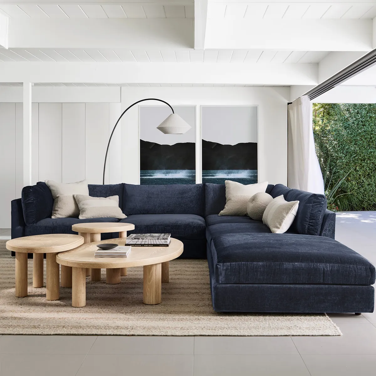 CRATE & BARREL - Mesa Lateral Alta Roble La Sal Crate & Barrel