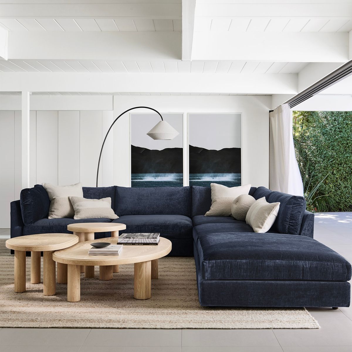 CRATE & BARREL - Mesa Lateral Baja Roble La Sal Crate & Barrel