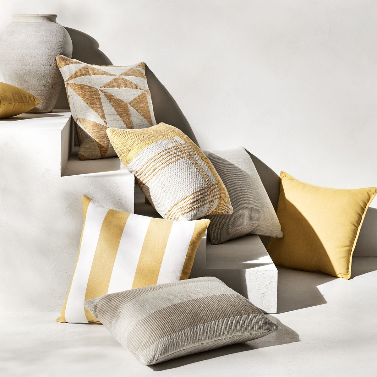 CRATE & BARREL - Funda De Cojín Triangulo 51X51 Cm Crate & Barrel