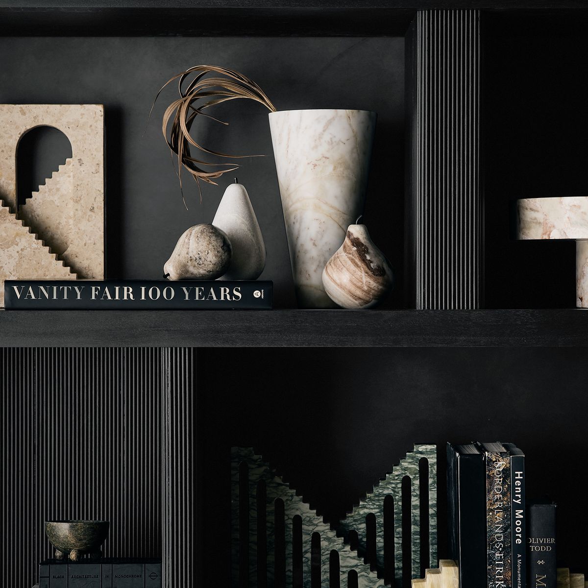 CRATE & BARREL - Pera Decorativa Tuscan Mármol Crate & Barrel