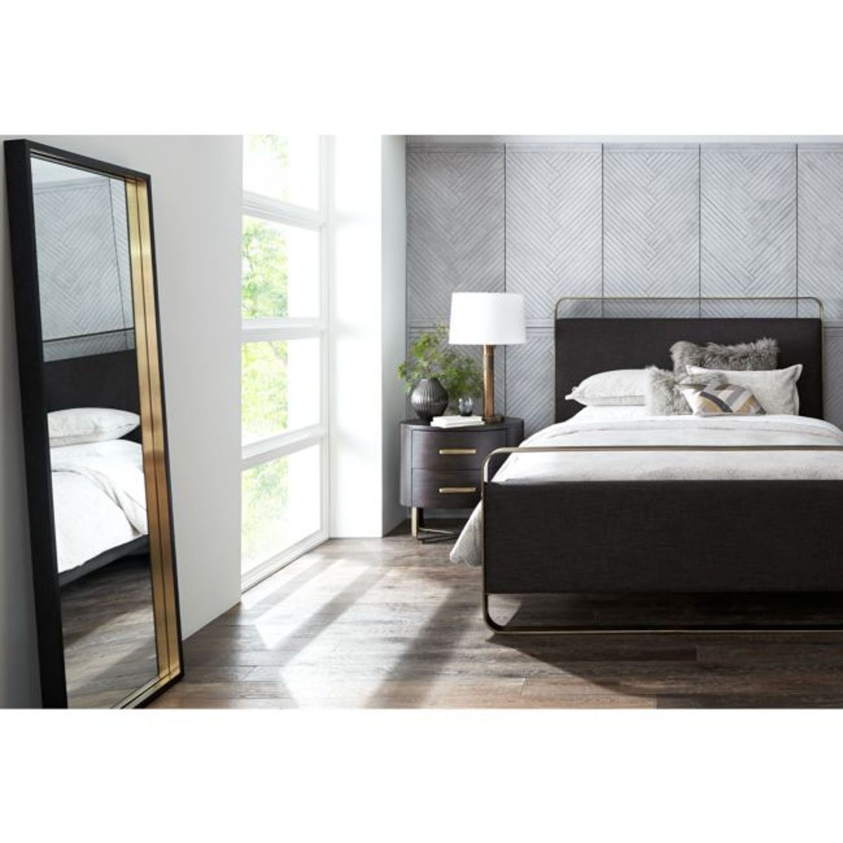 CRATE & BARREL - Velador Redondo Gwen Tiradores Bronce