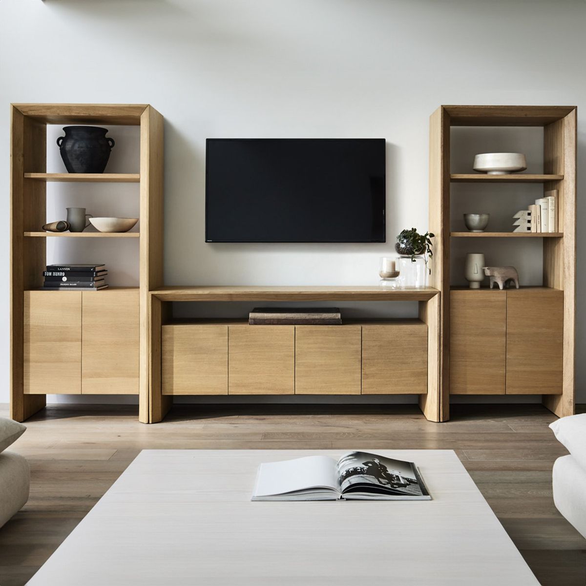 CRATE & BARREL - Rack Bajo Natural Crate & Barrel