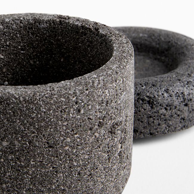 CRATE & BARREL - Salero Artesanal Piedra Lava Crate & Barrel