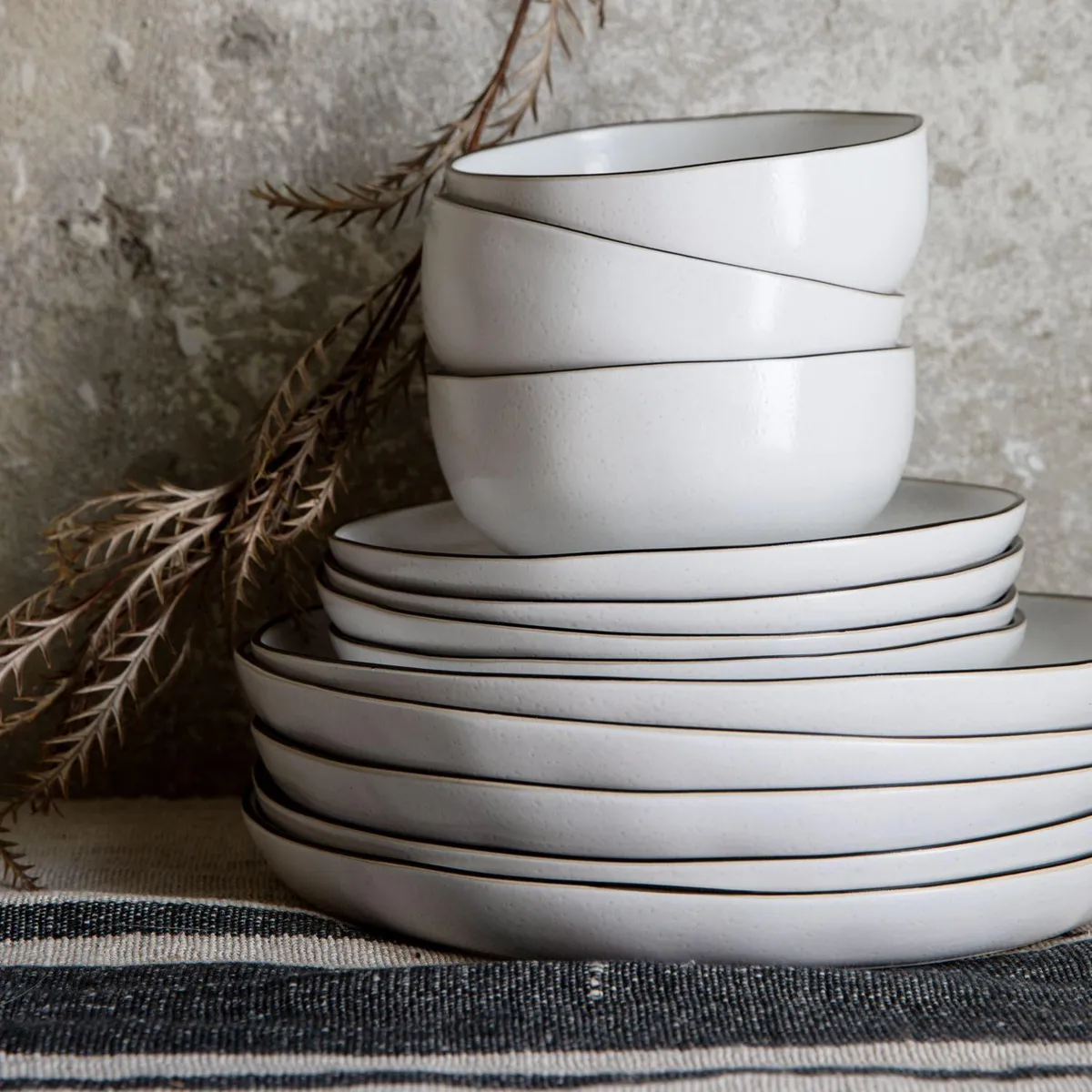 CRATE & BARREL - Bowl Blanco Range Crate & Barrel