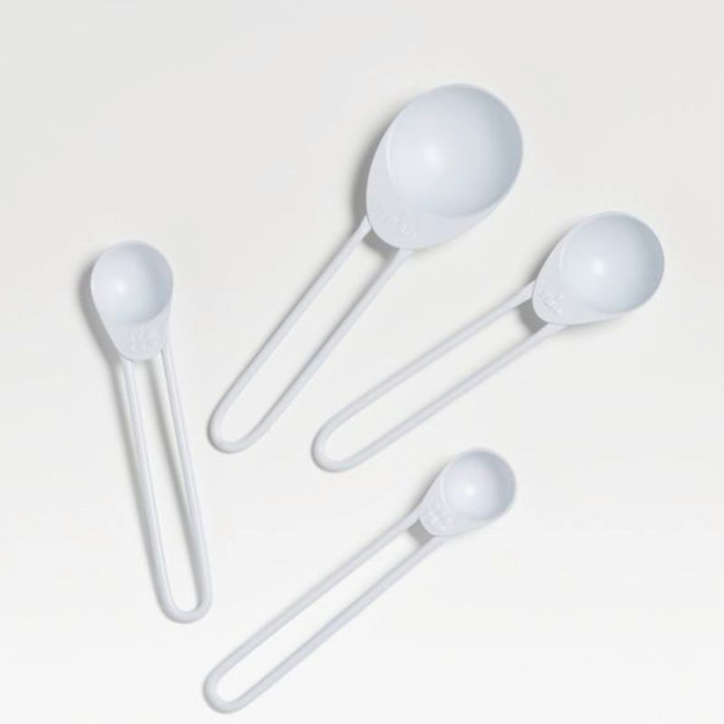 CRATE & BARREL - Cucharas Medidoras Shaillee Blancas Mate Crate & Barrel