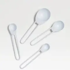 CRATE & BARREL - Cucharas Medidoras Shaillee Blancas Mate