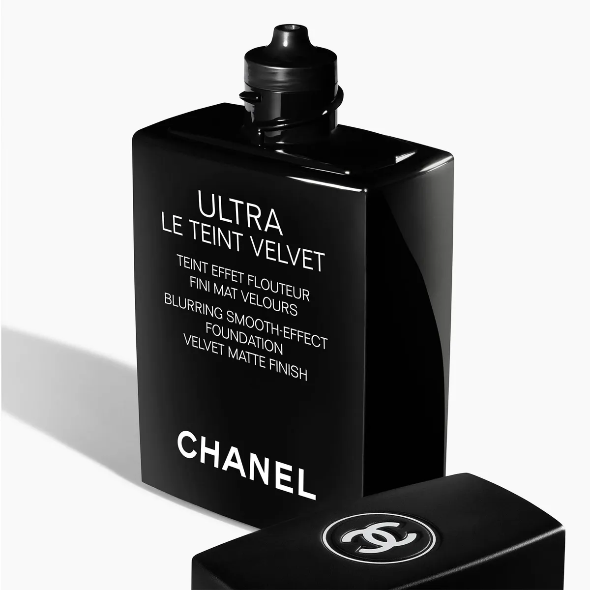 CHANEL - ULTRA LE TEINT VELVET Fórmula Ultra Ligera y de Larga Duración