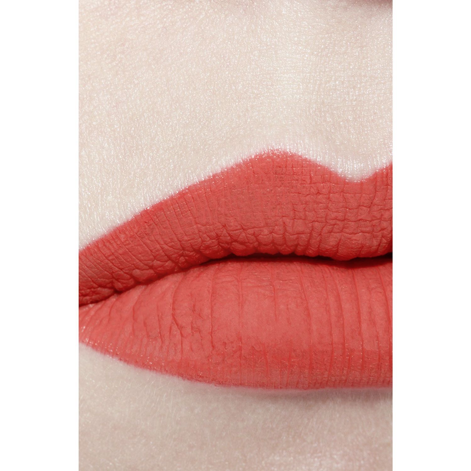 CHANEL ROUGE ALLURE LIQUID VELVET La Barra De Labios Líquida Mate