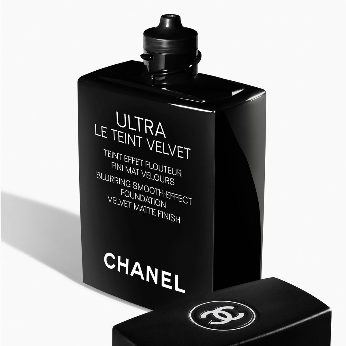 CHANEL - ULTRA LE TEINT VELVET Fórmula Ultra Ligera y de Larga Duración