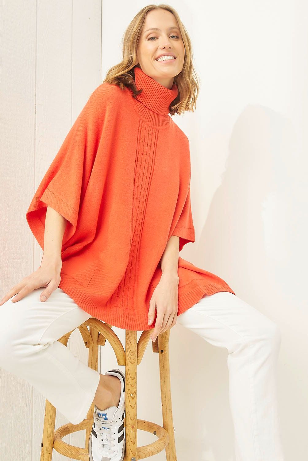 UNIVERSITY CLUB - Poncho Mujer University Club