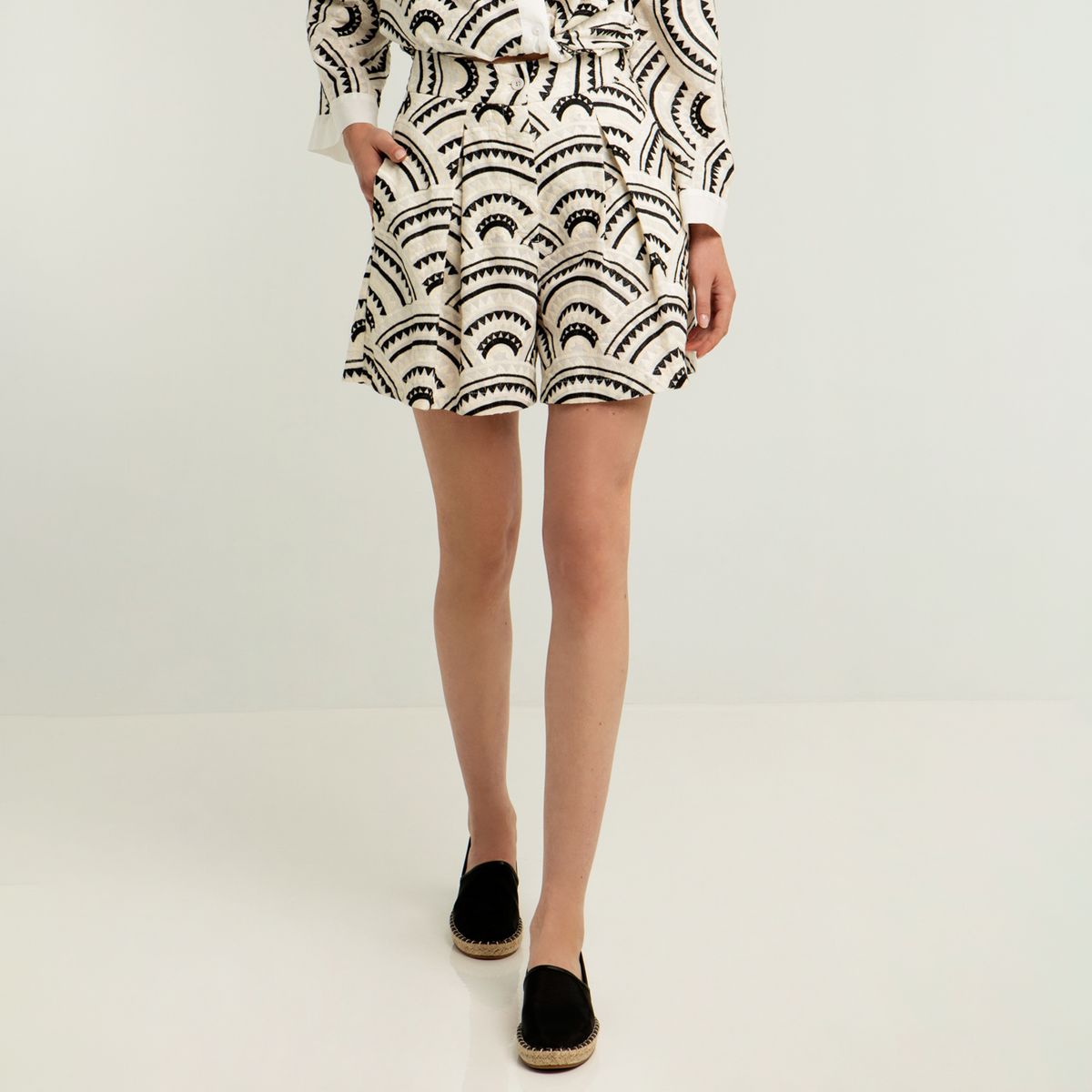 GREEK ARCHAIC KORI - Short Mujer Greek Archaic Kori