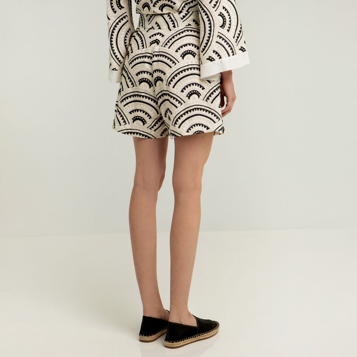 GREEK ARCHAIC KORI - Short Mujer Greek Archaic Kori
