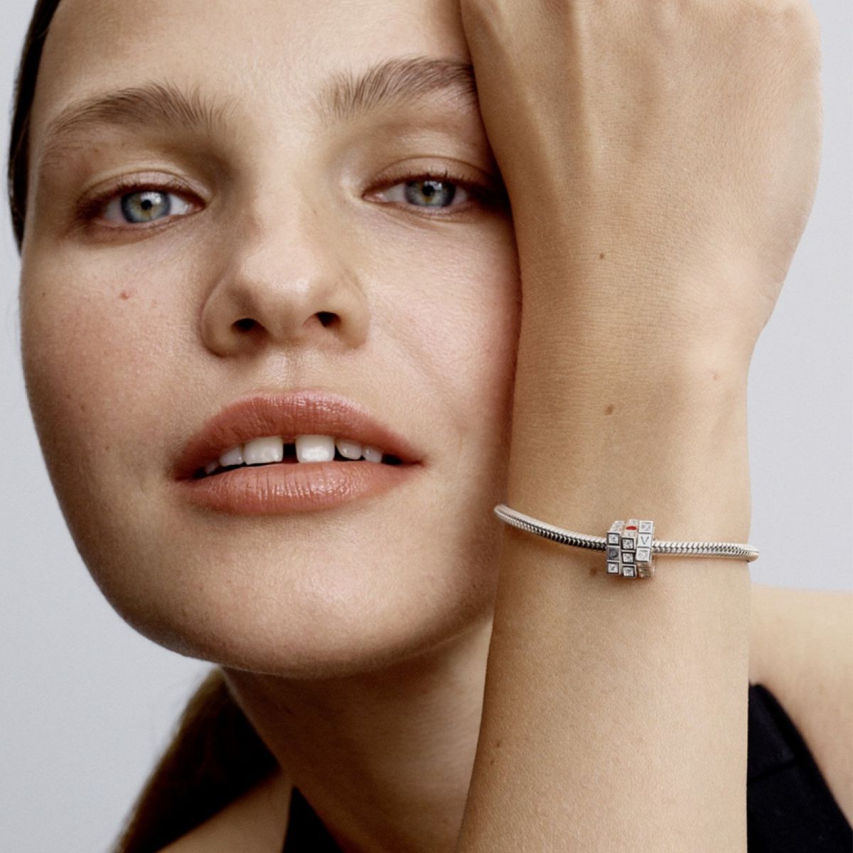 PANDORA - Charm Cubo Juguete Móvil TU Mujer Pandora