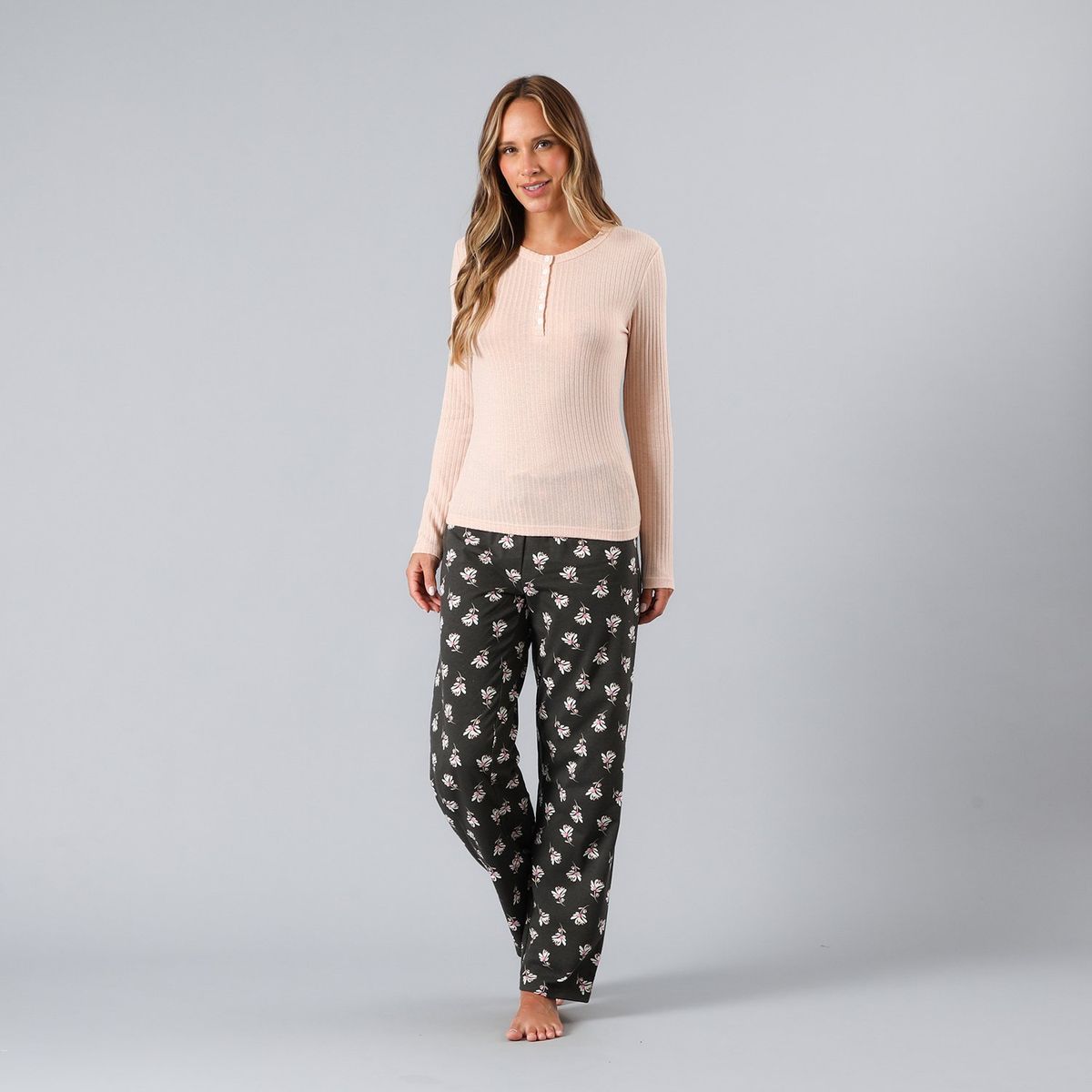 FLORES - Pijama Polera Rib Con Pata Y Broche Mujer Flores