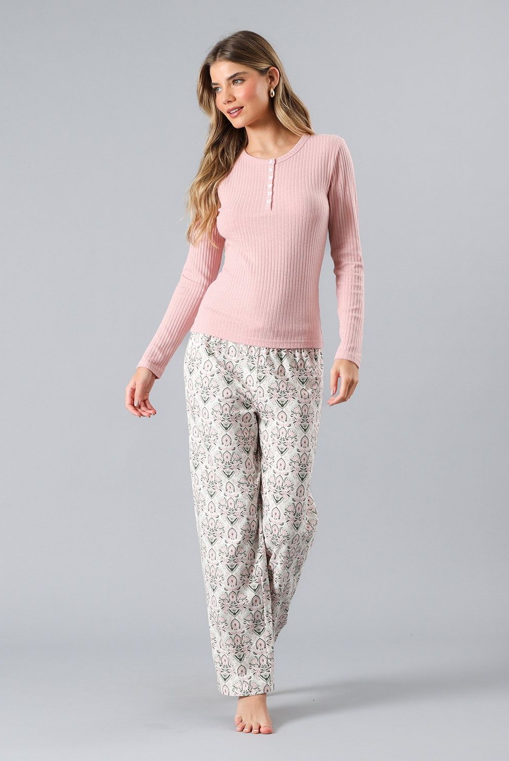FLORES - Pijama Polera Rib Con Pata Y Broche Mujer Flores