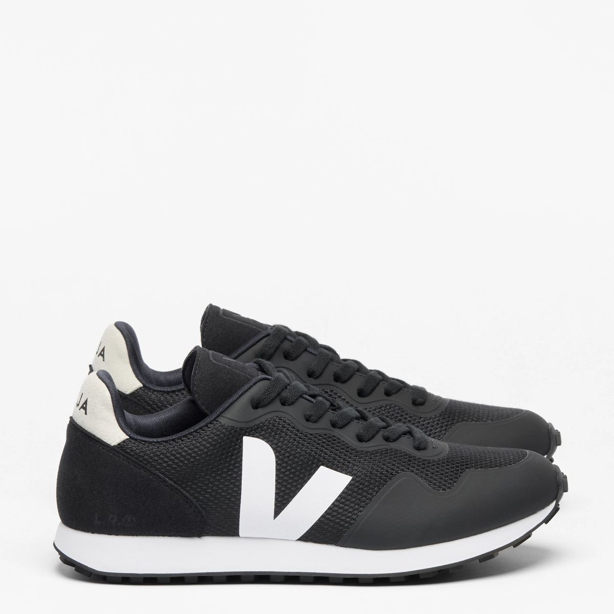VEJA - Sdu B-Mesh Zapatilla Urbana Unisex Negro Veja