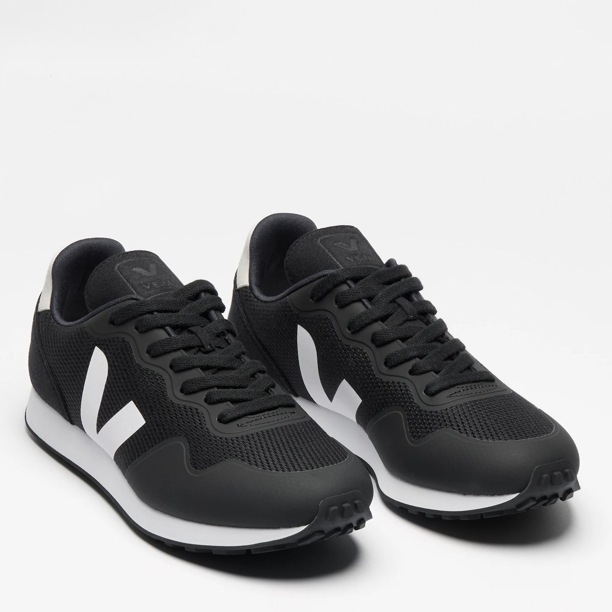 VEJA - Sdu B-Mesh Zapatilla Urbana Unisex Negro Veja