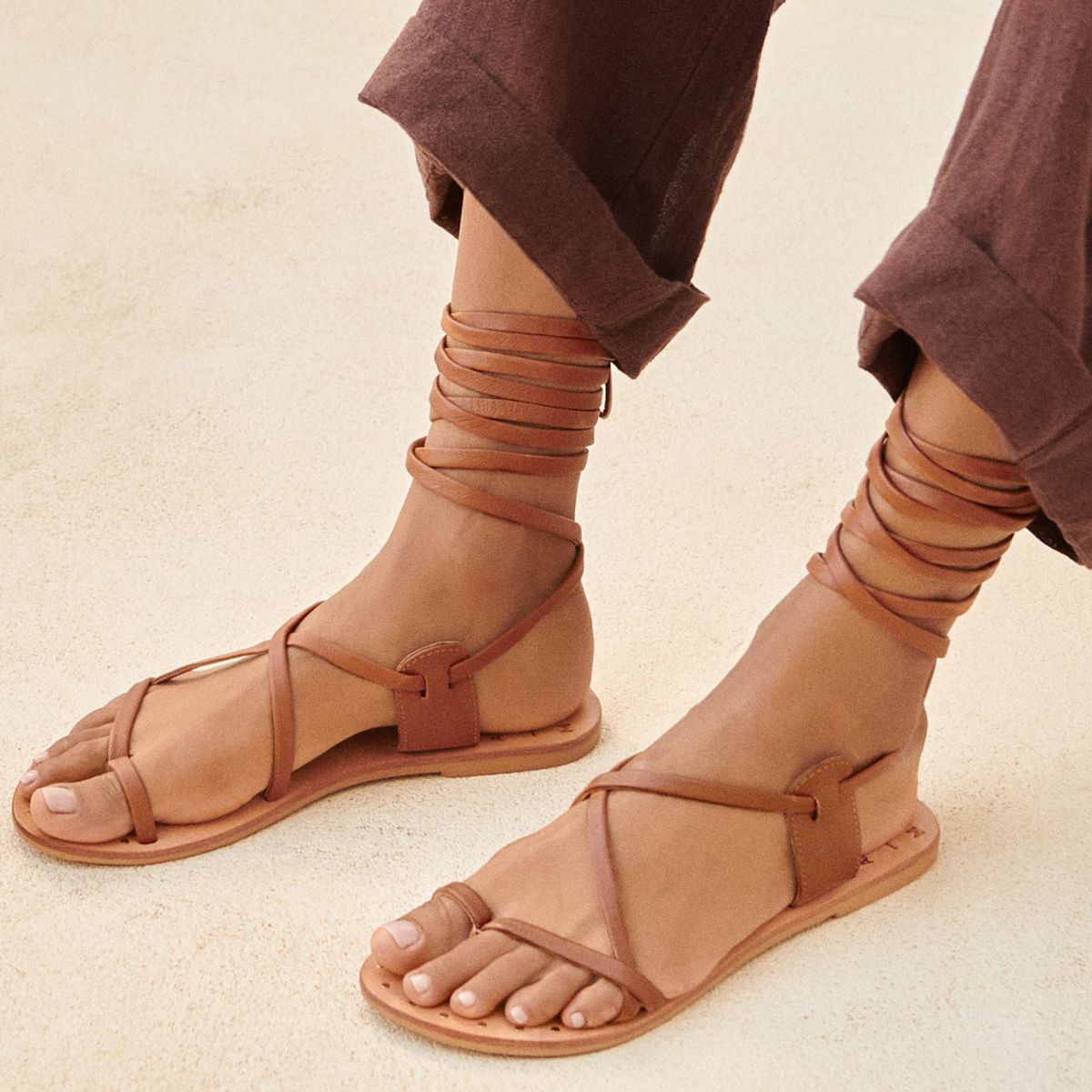 MANEBI - Sandalia Mujer Cuero Café Manebi