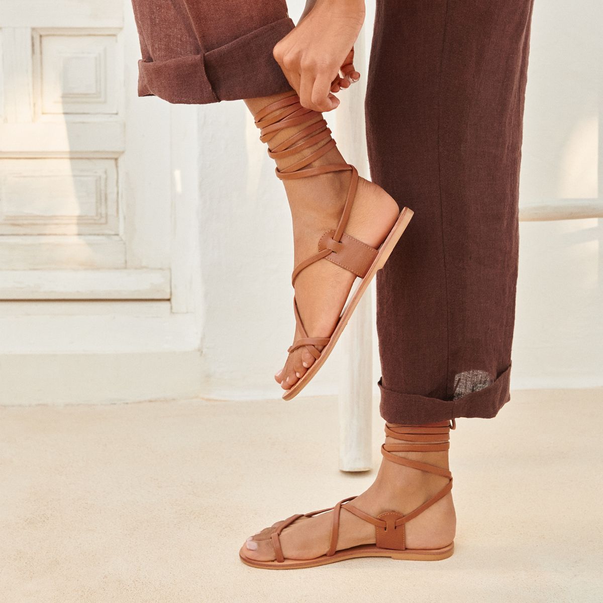 MANEBI - Sandalia Mujer Cuero Café Manebi