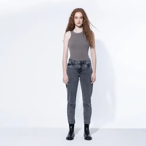 BRICK LONDON - Jeans Mom Tiro Medio Mujer