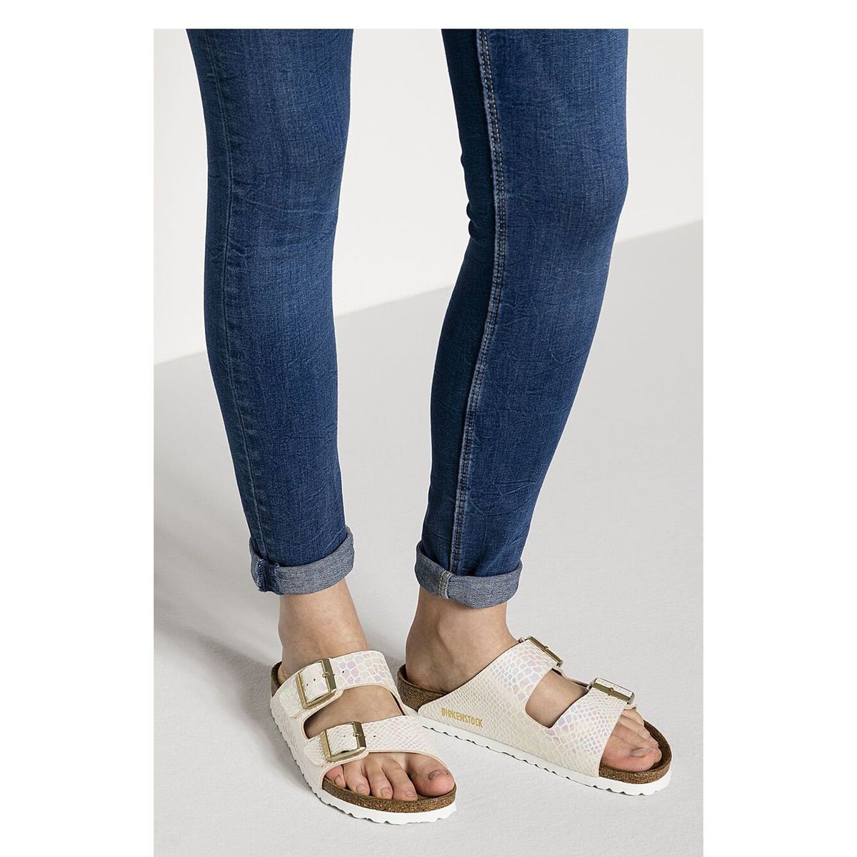 BIRKENSTOCK - Sandalia Mujer Arizona Shiny Snake Cream