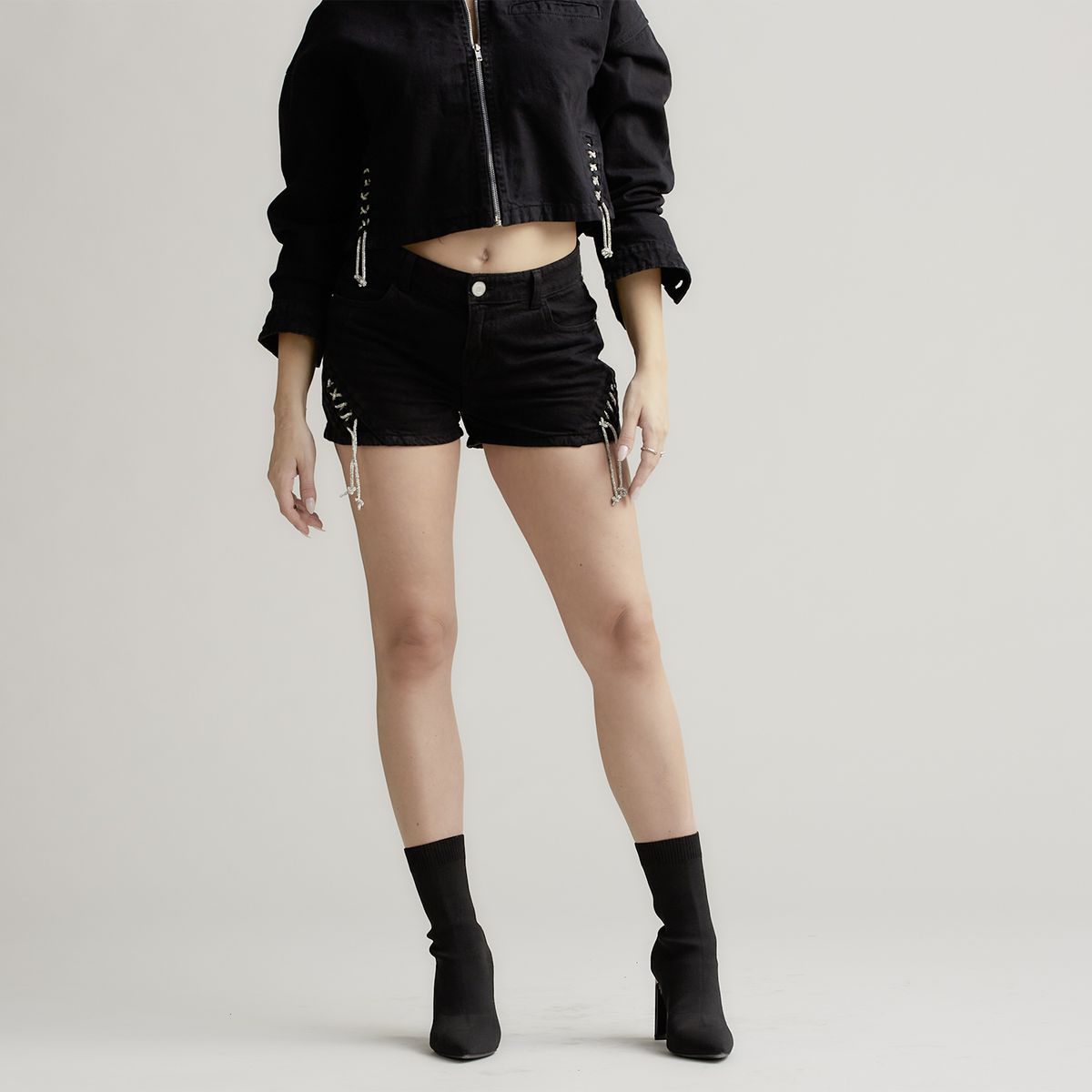 MOSSIMO - Short Básico Tiro Medio Mujer x Emilia Dides Mossimo