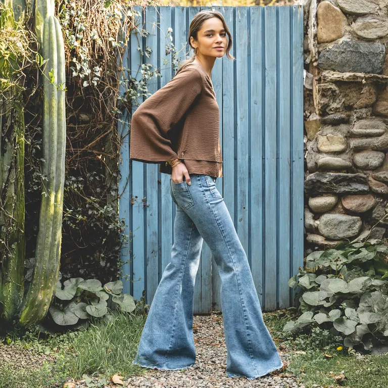 Jeans Flare Tiro Medio Ada Azul Mujer