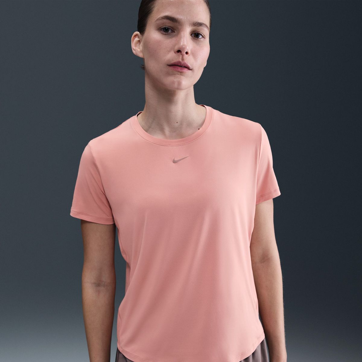 NIKE - Polera Manga Corta Regular Fit Mujer Nike