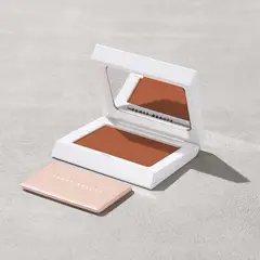 FENTY BEAUTY - Bright Fix Instant Brightening + Blurring Powder (Polvo Compacto)