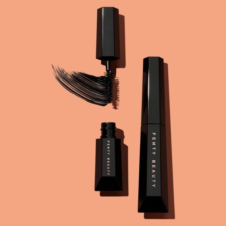Hella Thicc Volumizing Mascara (Máscara De Pestañas) 7 ml