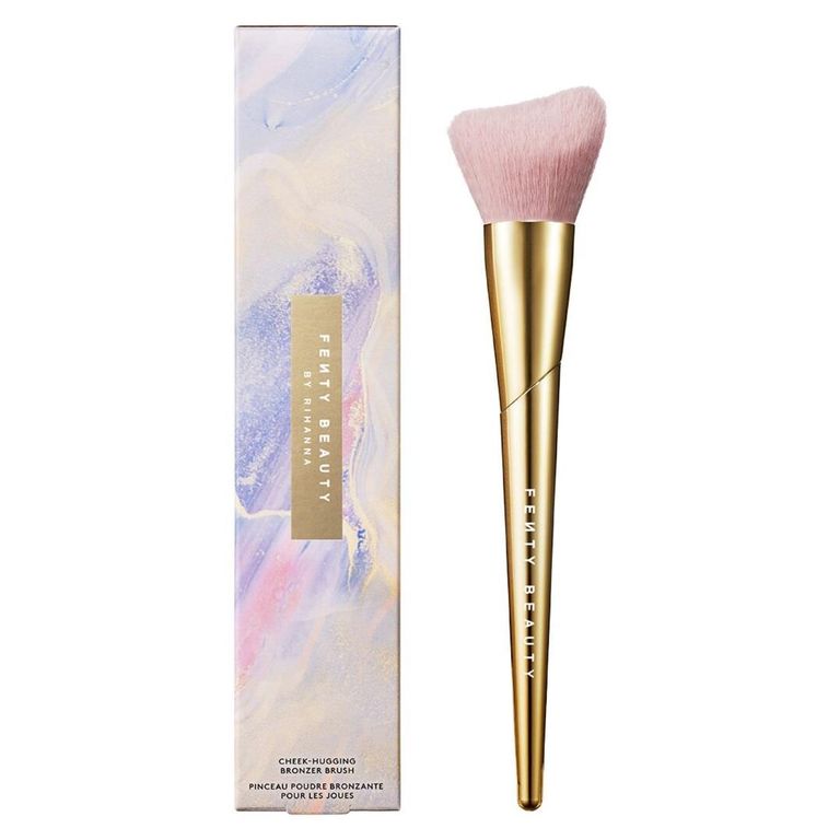 Cheek-Hugging Bronzer Brush 190 (Brocha Para Bronceador)