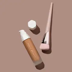 FENTY BEAUTY - Soft'Lit Naturally Luminous Longwear Foundation (Base De Maquillaje) 32 ml