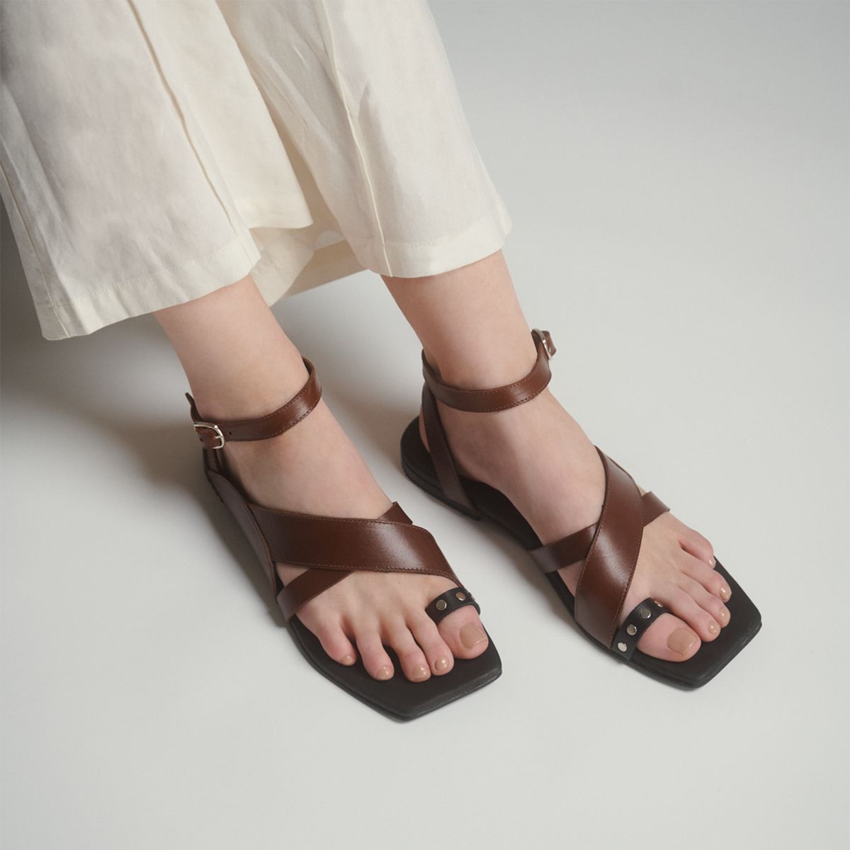 ATHAR - Sandalia Mujer Café Athar