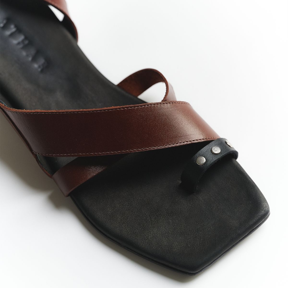 ATHAR - Sandalia Mujer Café Athar