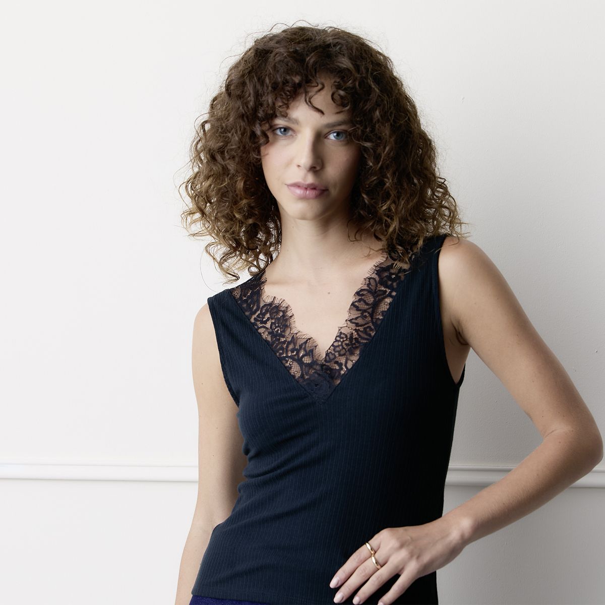 BASEMENT - Polera Encaje Mujer Basement