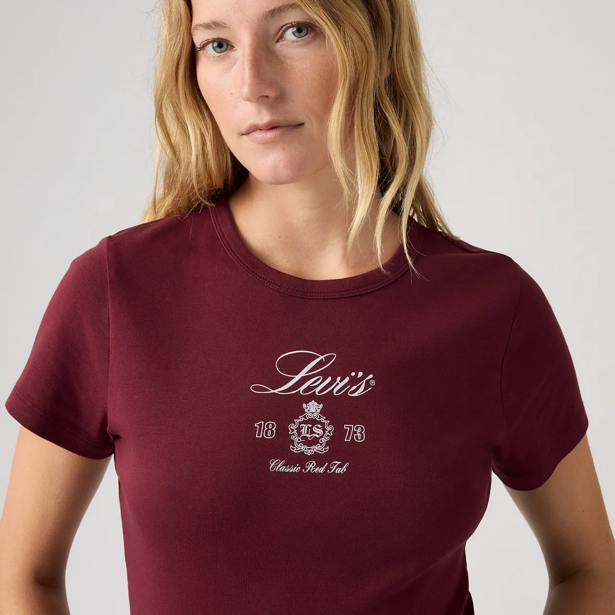 LEVIS - Polera Mujer Manga Corta Slim Fit Burdeo Levis