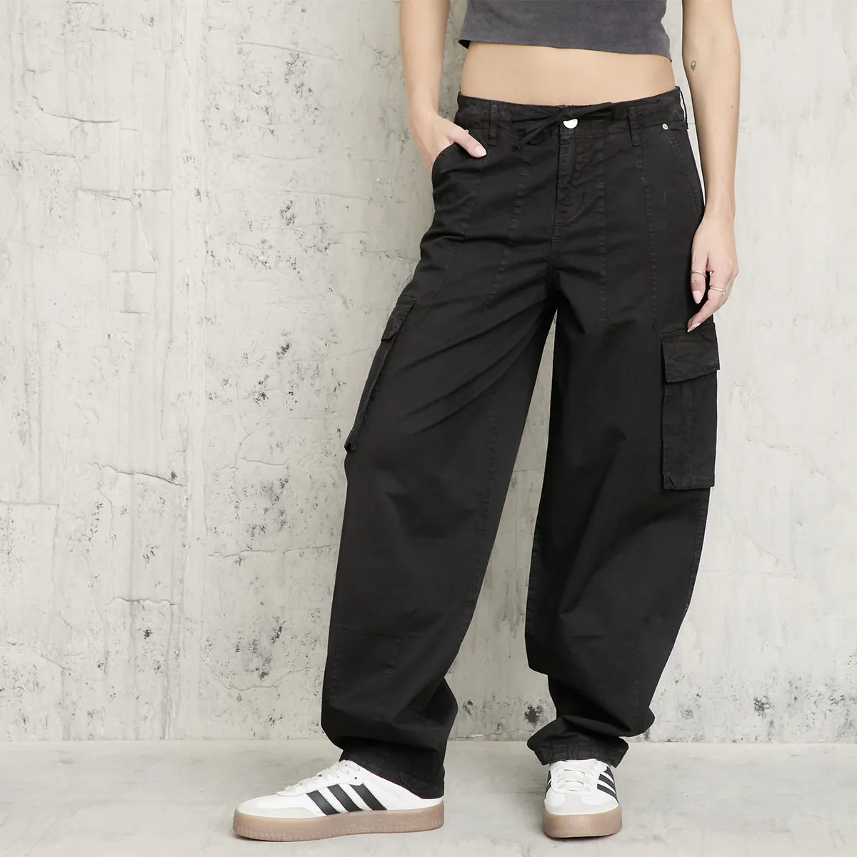 AMERICANINO - Pantalón Cargo Parachute Tiro Medio Mujer Americanino