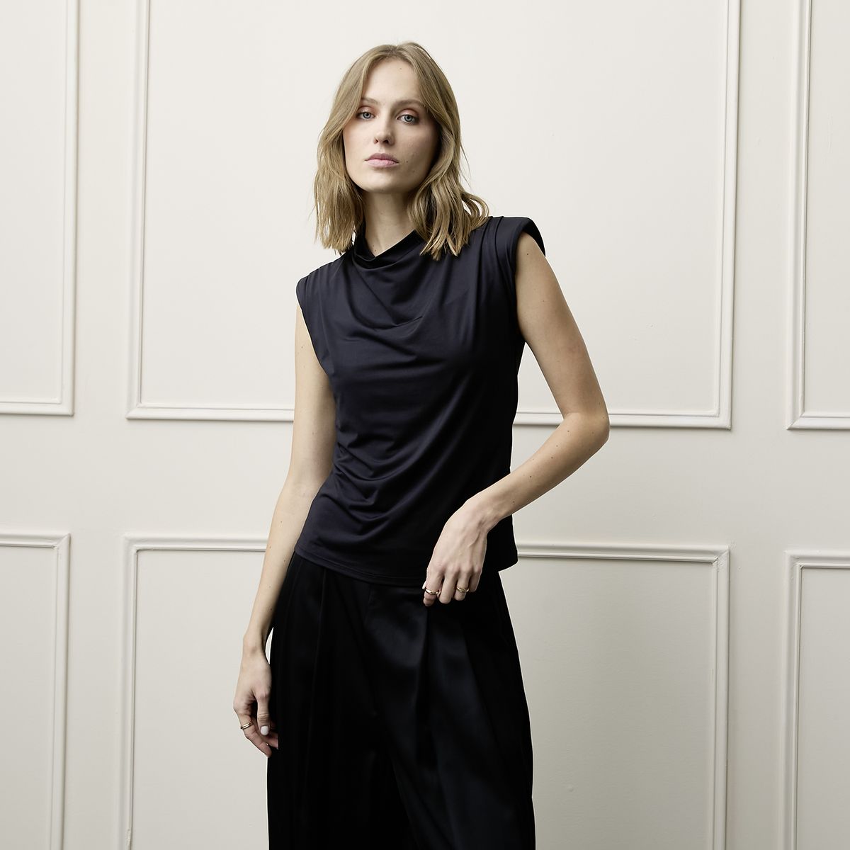 BASEMENT - Polera Hombreras Mujer Basement