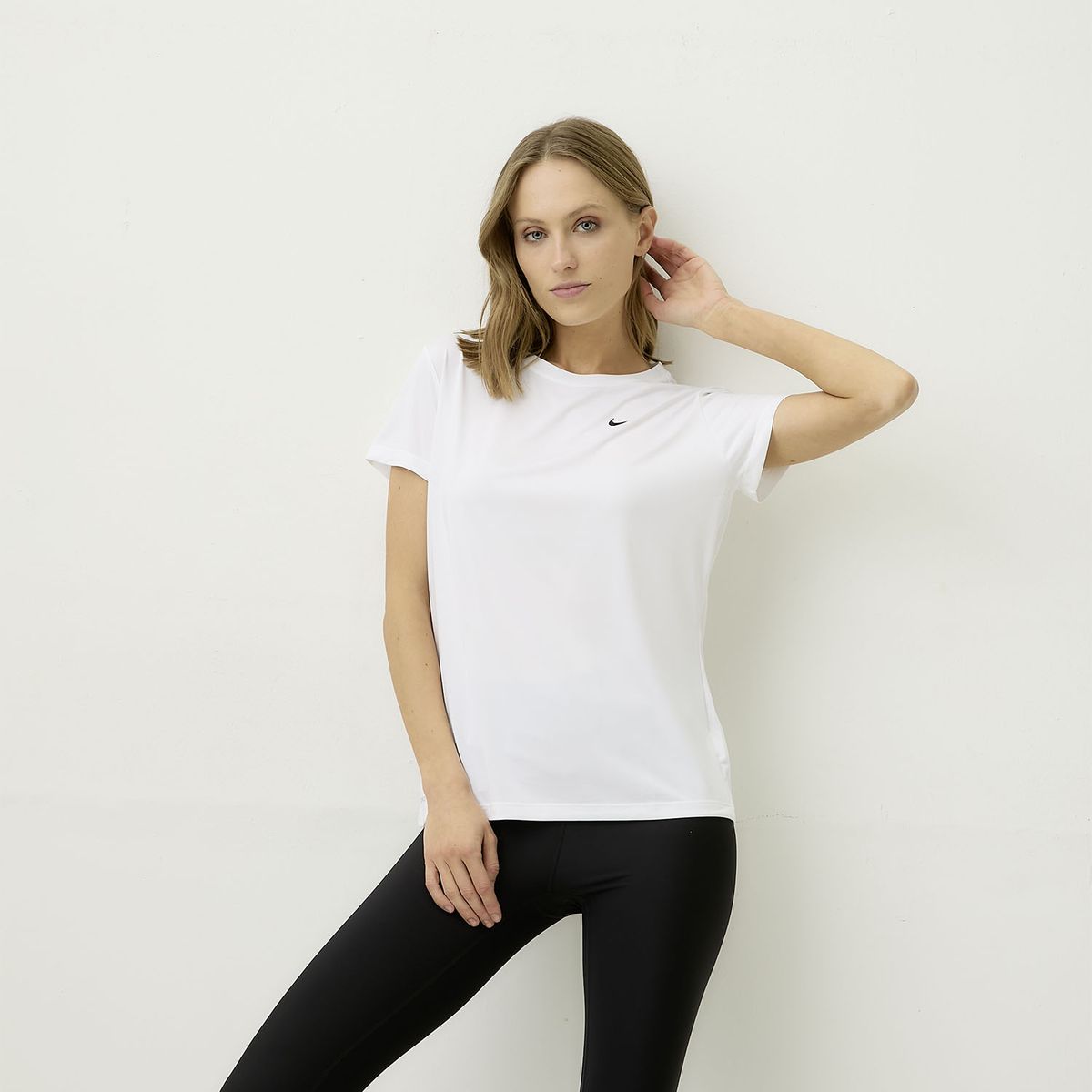 NIKE - Polera Deportiva UV Manga Corta Nike Mujer