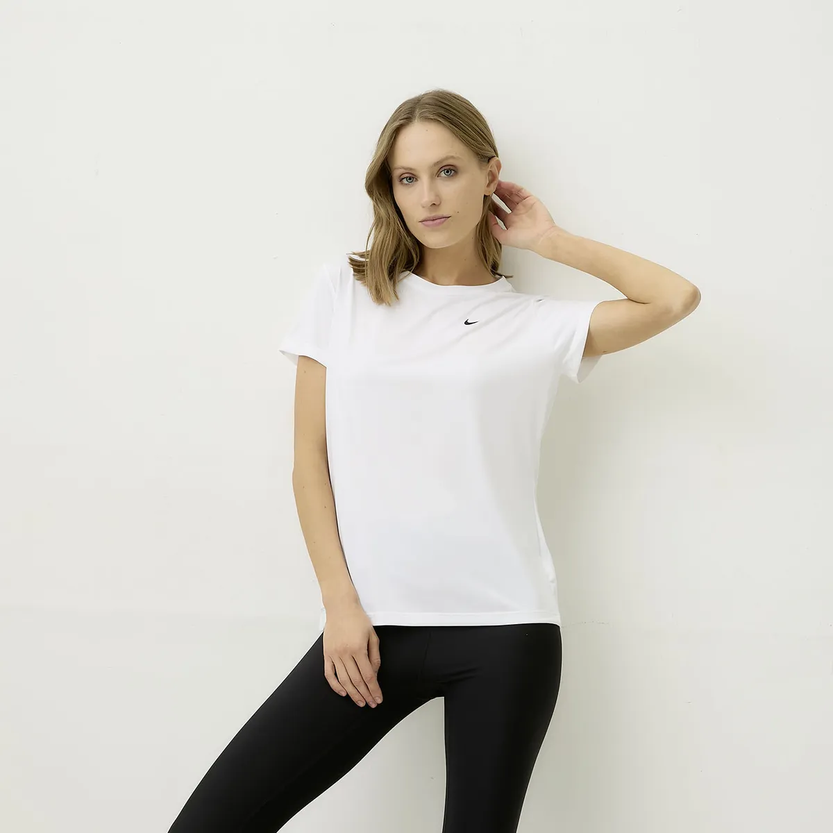 NIKE - Polera Deportiva UV Manga Corta Nike Mujer