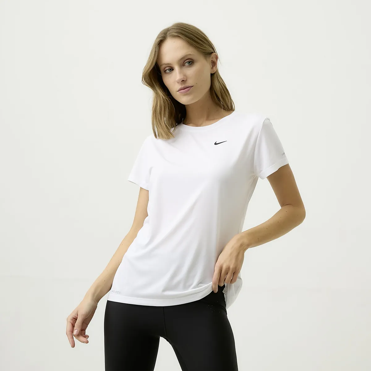 NIKE - Polera Deportiva UV Manga Corta Nike Mujer