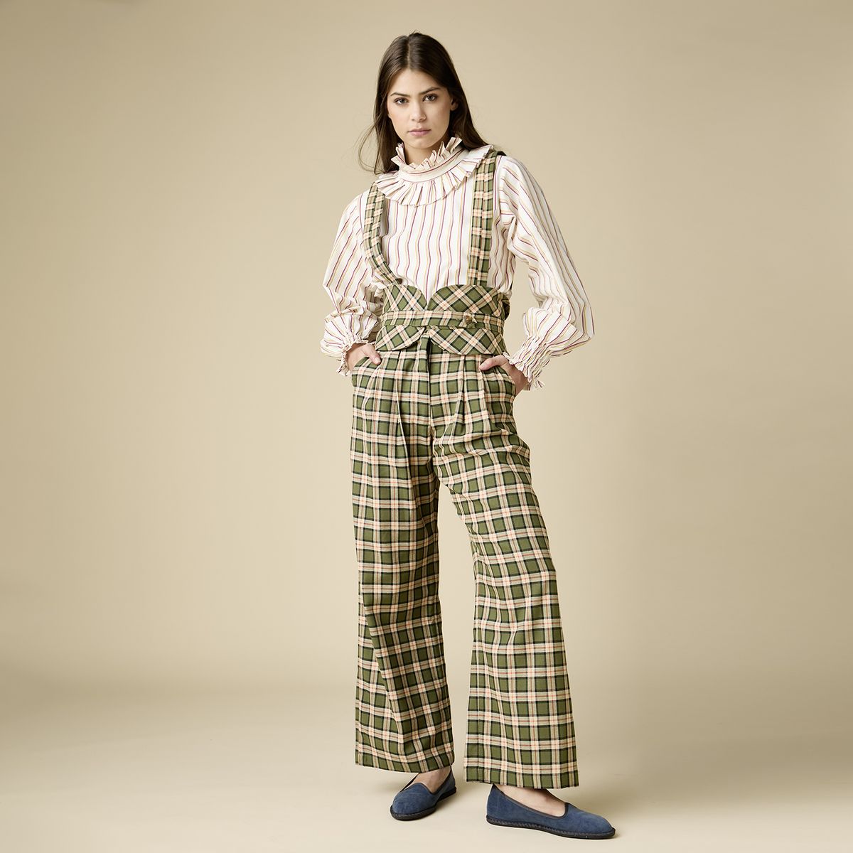 CAER EN GRACIA - Pantalón Regular Tiro Medio Mujer Caer En Gracia