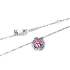 PANDORA - Collar con Colgante Estilo Herbario Rosado Brillante Mujer
