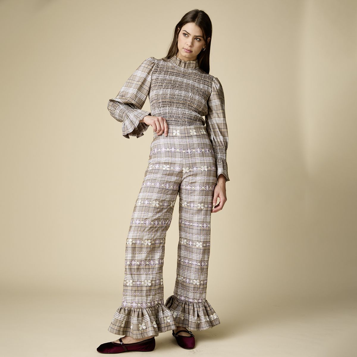 CAER EN GRACIA - Pantalón Vuelo Bordado Mujer Caer En Gracia