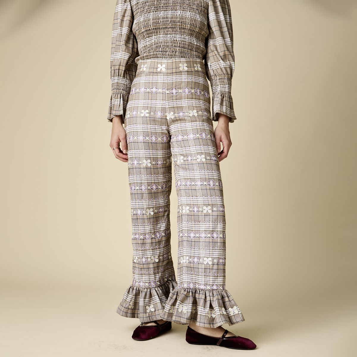 CAER EN GRACIA - Pantalón Vuelo Bordado Mujer Caer En Gracia