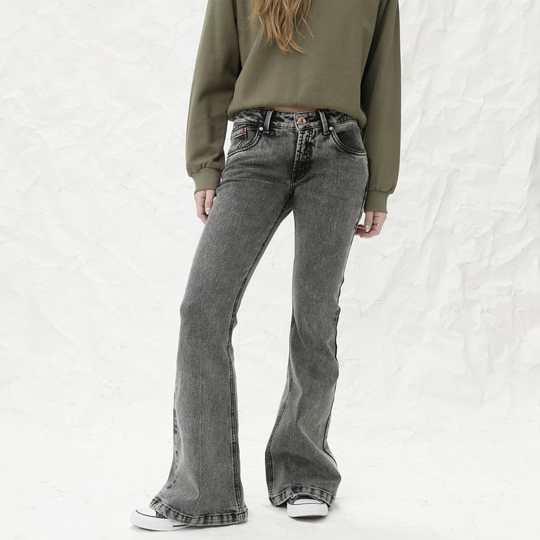 Jeans Flare Tiro Medio Mujer