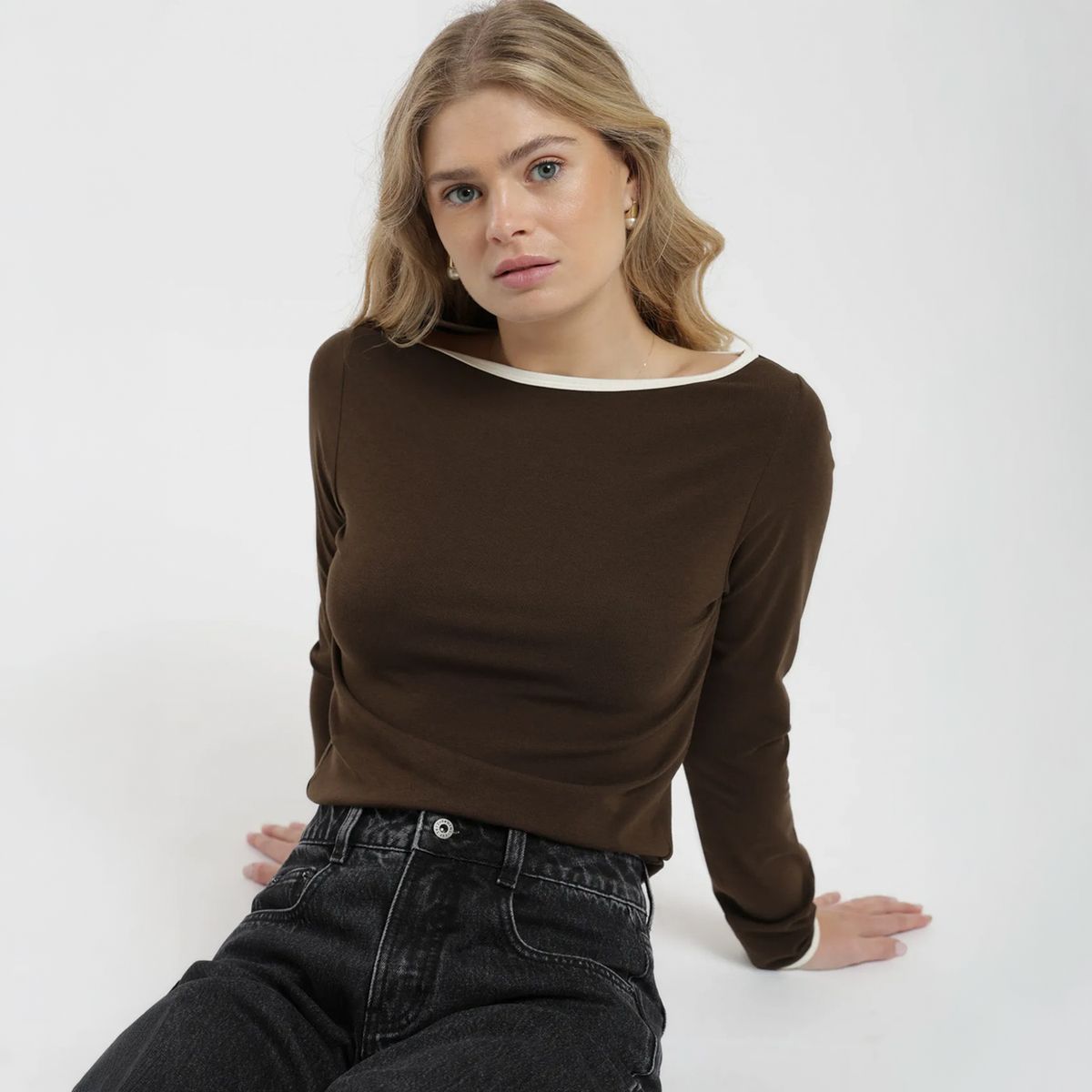 FROENS - Polera Manga Larga Cuello Bote Mujer Froens
