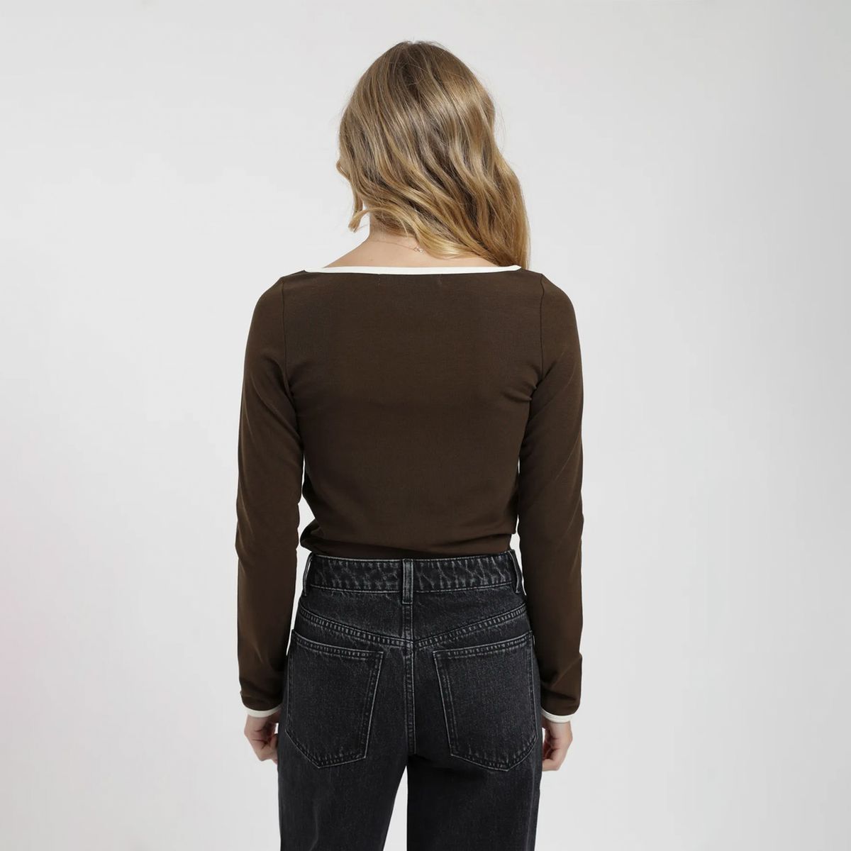 FROENS - Polera Manga Larga Cuello Bote Mujer Froens